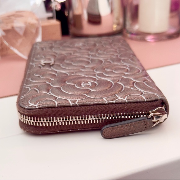 RARE Chanel Camellia Flower Long Zippy Wallet Metallic Silver - Picture 5 of 15